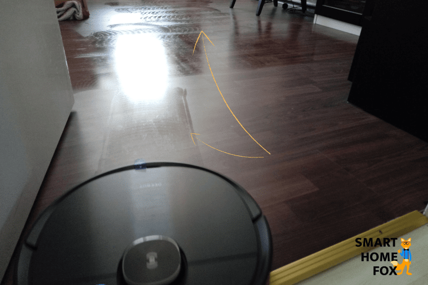 Der Ecovacs Deebot OZMO T8 AIVI wischt den Boden mit Hilfe der vibrierenden OZMO Pro Technologie